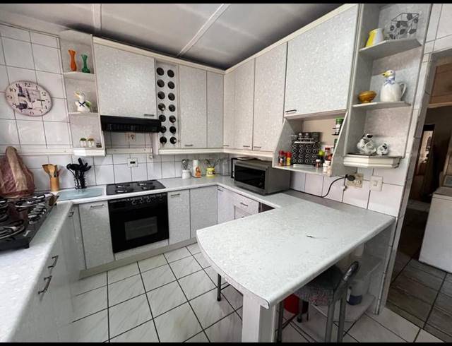 5 BEDROOM HOUSE FOR SALE IN ALBERTON NORTH